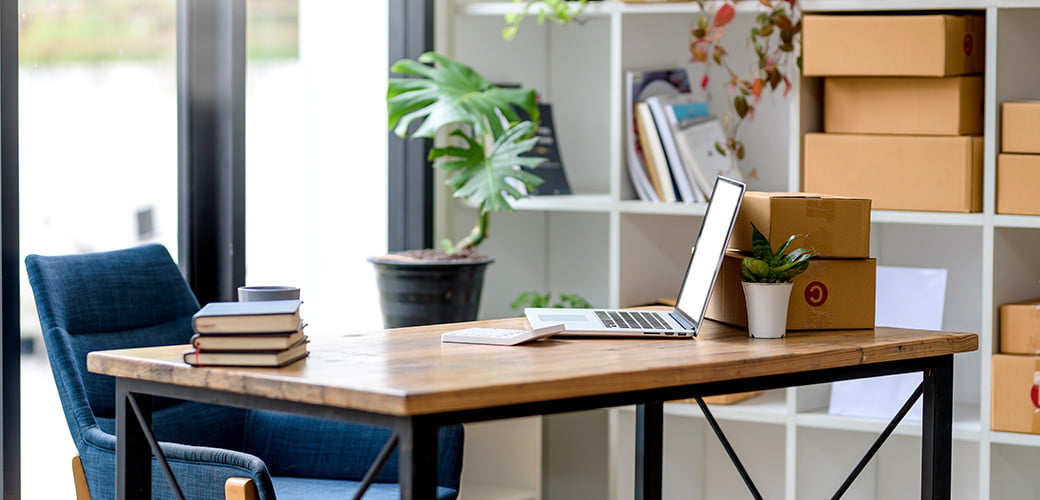 how to keep your desk clean and organized
